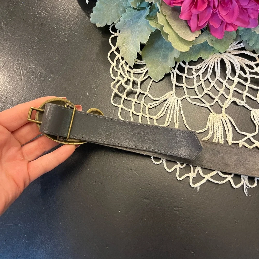 Vintage Gold/Brass Tone Paisley Buckle‎ Grey Leather Belt One Size Adjustable
